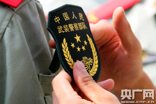 武警广西边防部队5月1日起佩戴新式标志,服饰